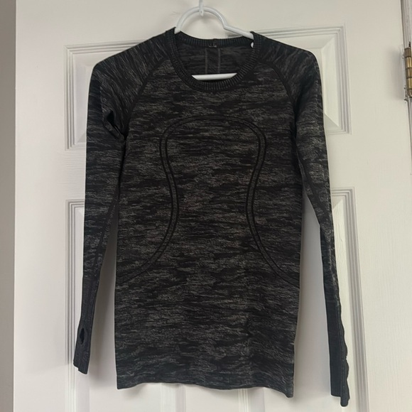 lululemon athletica Tops - LULULEMON Women's Long Sleeve Top Gray Black Heathered Running size 6